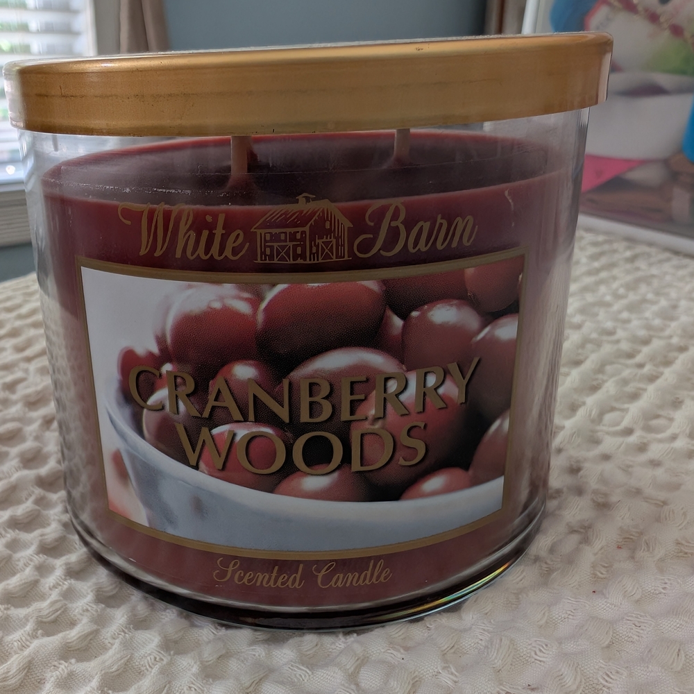 White Barn Red and Gold Cranberry Candle